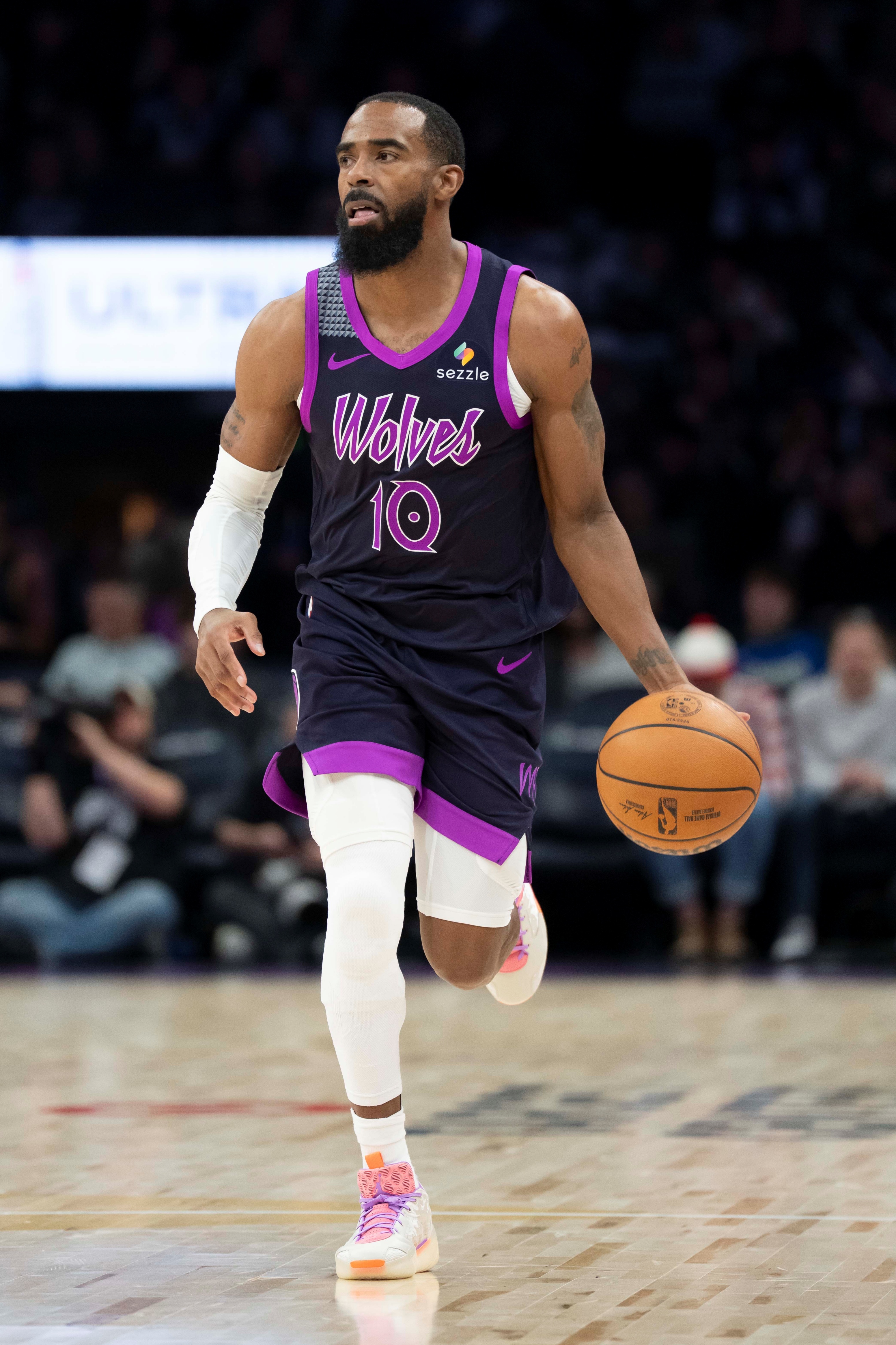 天博体育平台-谁需要控卫?👀黄蜂官宣裁掉38岁老将康利 球员连续被交易两次