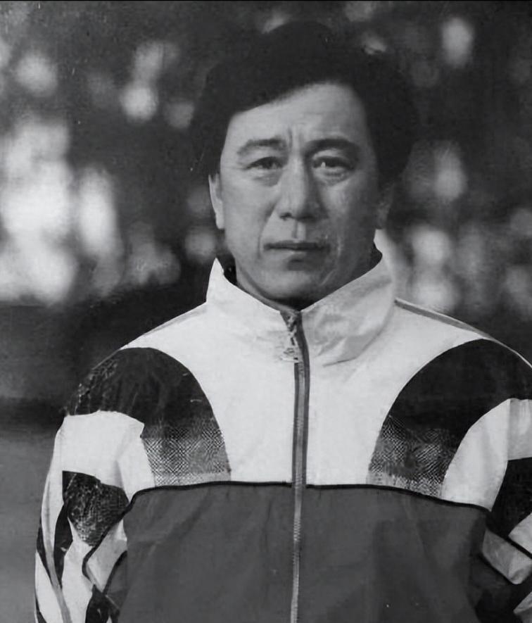 天博入口-他是中国足球教父,徐根宝是他的徒弟,93岁精神矍铄,桃李满天下